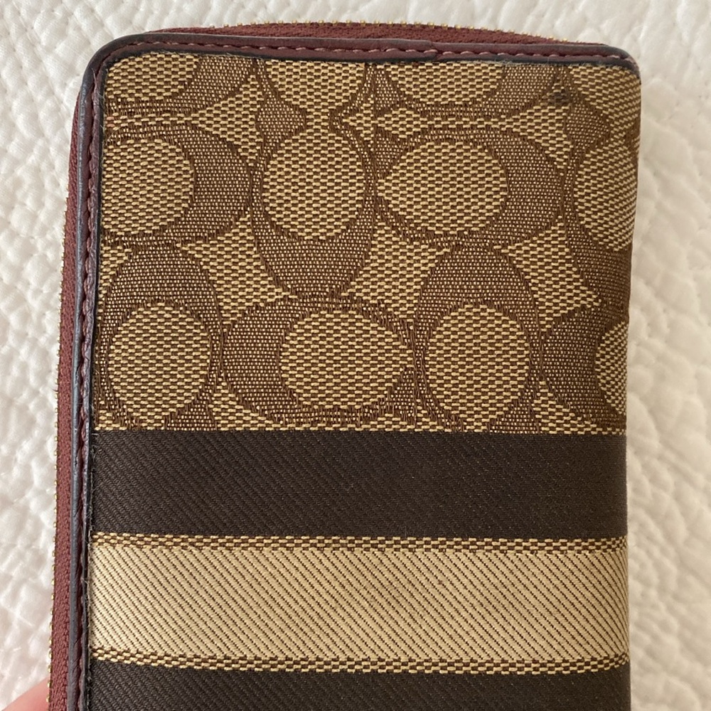 Coach Signature Jacquard With Stripe Accordion Zip Wallet — America’s Original - Picture 14 of 17